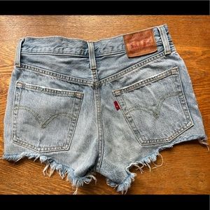 Levi’s Distressed Denim Shorts Size 25